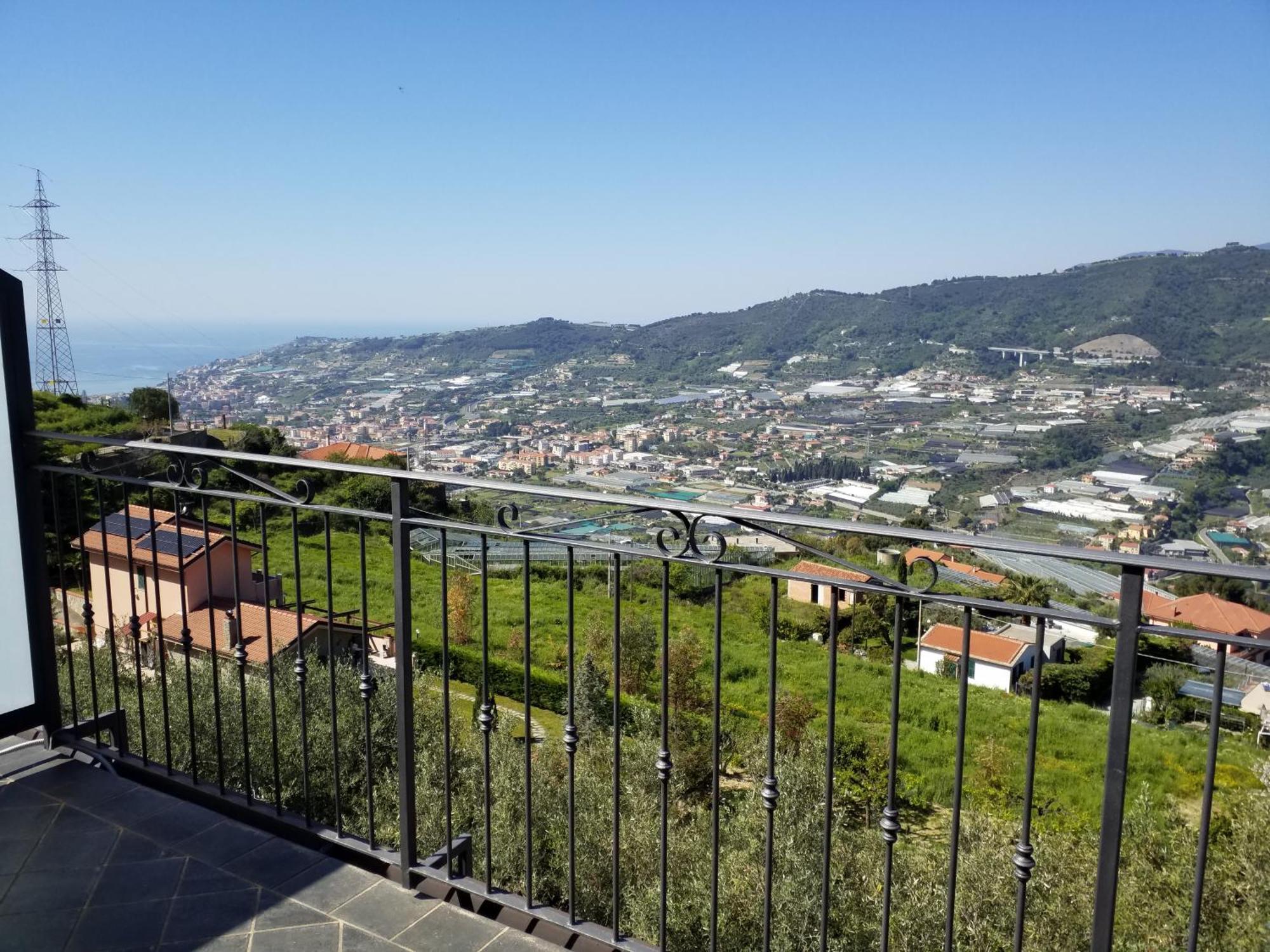 La Vista Del Poggio Bed & Breakfast Castellaro  Exterior photo